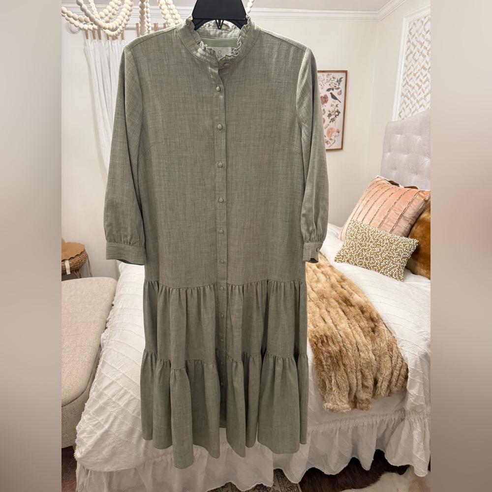 Dainty Jewell’s soft green linen look summer dress